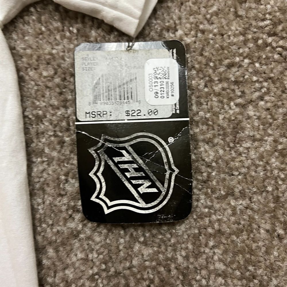 Blackhawks Toews Shirt - Picture 3 of 5